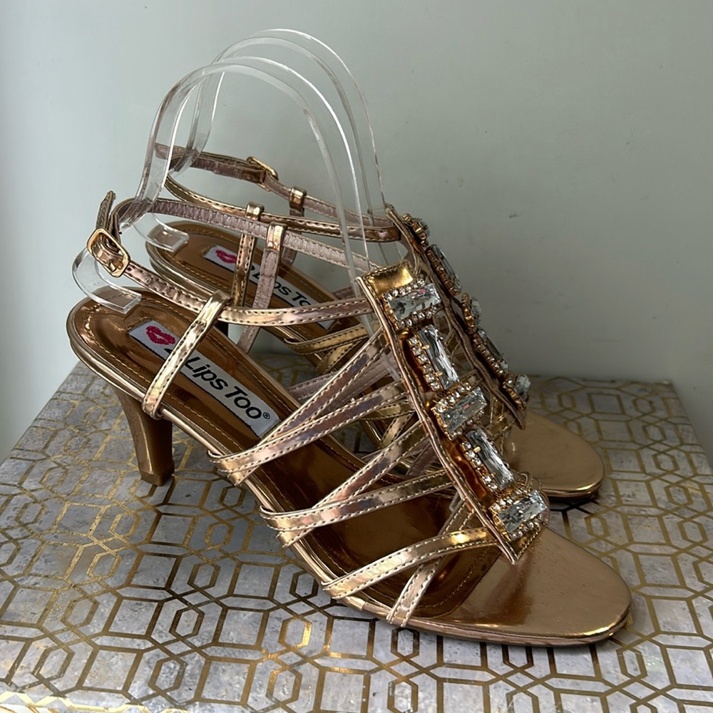 2 Lips Too Too Elle Gold Metallic Formal Bejeweled Strappy Heels Womens size 7.5